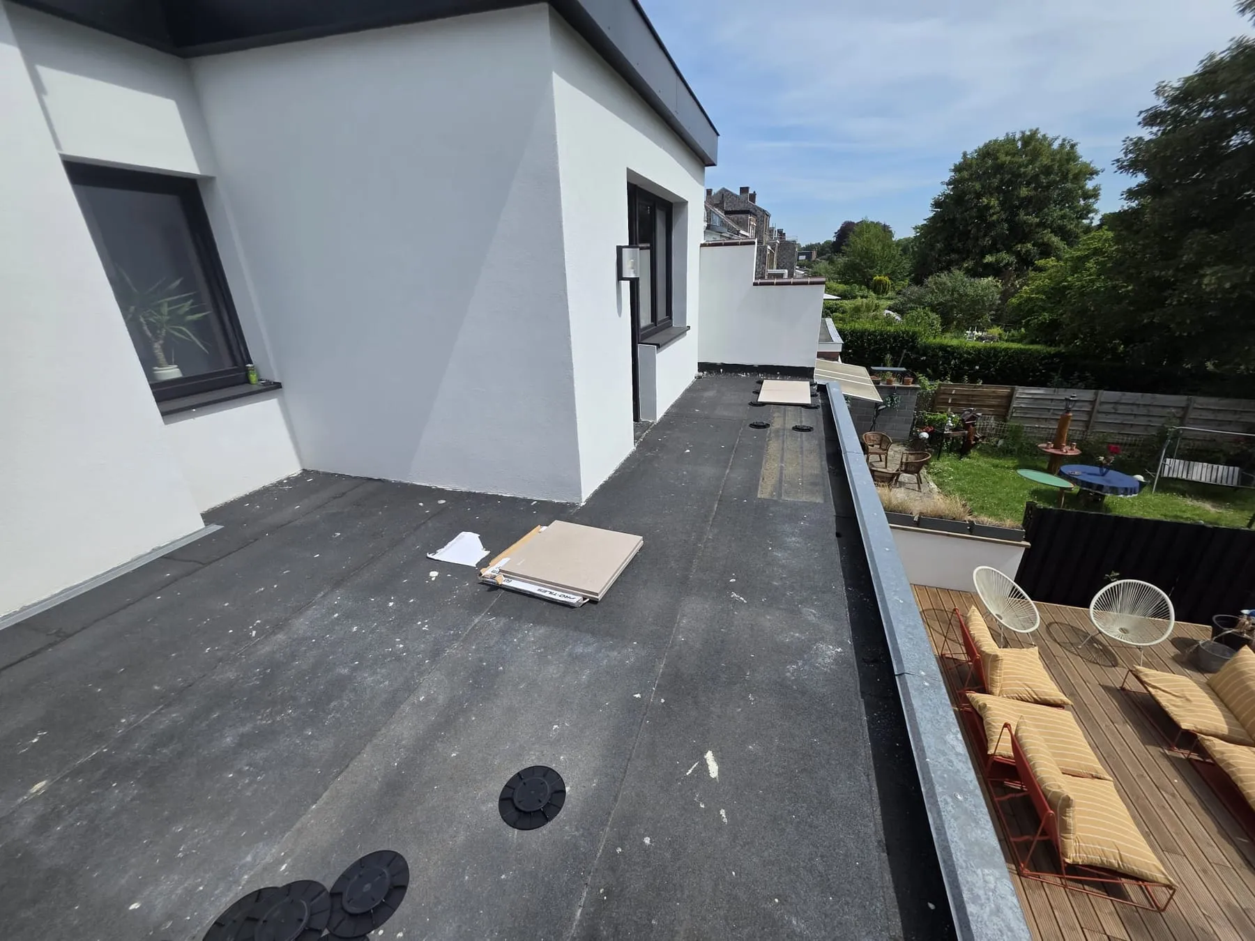 Terrasse terminée : surface plane, entretien réduit, vue dégagée.